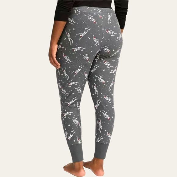 TORRIDβROCKIN AROUND DANCING SANTA SKULLS PJ SETS 3X-4X - Picture 10 of 15